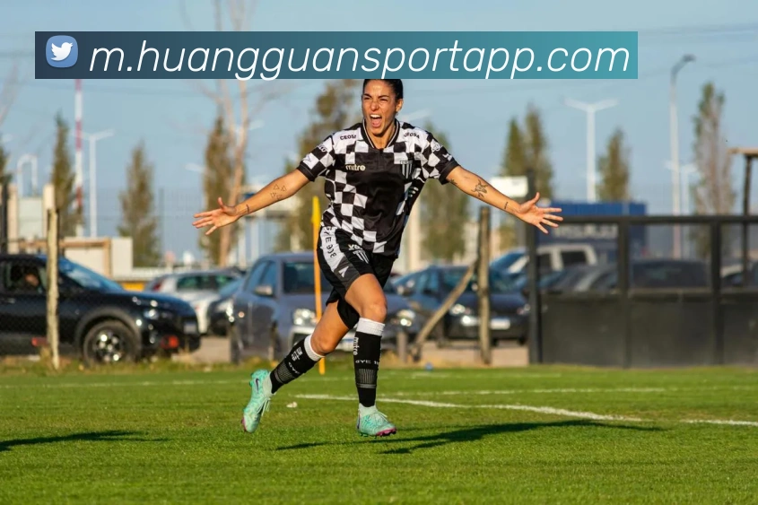 精彩绝伦的4比4进球大战伊劳拉称赞双方踢得极为开放与观赏性十足