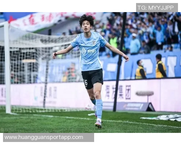 吕焯毅单场8次抢断创大连英博球员中超新纪录展现卓越防守能力